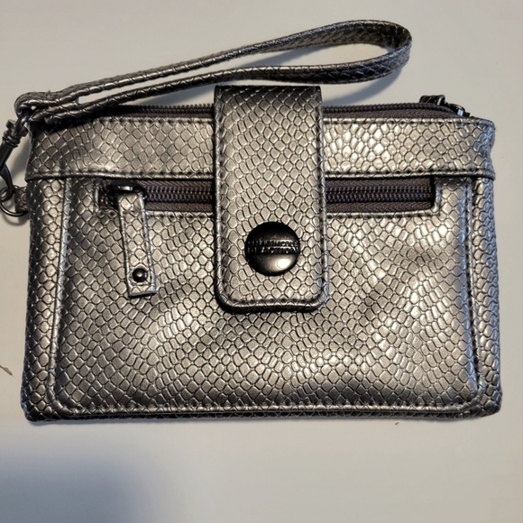 Kenneth Cole Reaction Wristlet - Picture 1 of 2